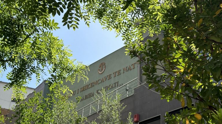 Photo from the outside of Muzeu i Shkencave tΓ« NatyrΓ«s (Museum of Natural Sciences)